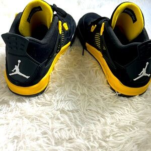 Air Jordan 4 Retro GS “Thunder”